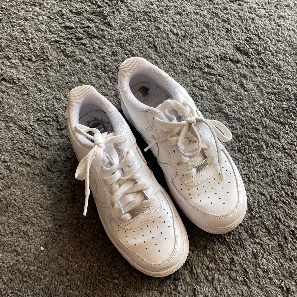 White Nike Air Force 1 Size 4.5Y (6/6.5 W)
